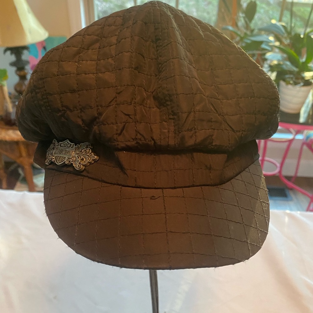 Black quilted Harley Davidson women’s news boy styled hat with bill size xl